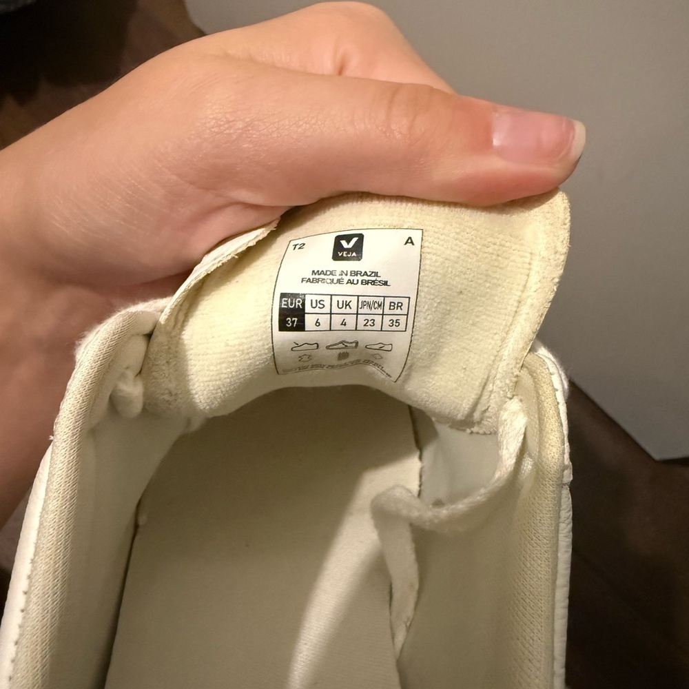 Veja Women's Sneakers in White and Pink - Picture 6 of 6